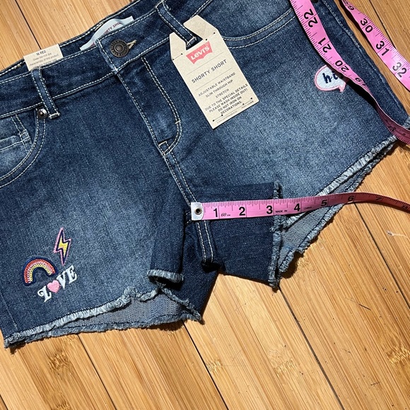 NWT Levi’s Shorty Shorts Raw Hem Embroidered Detail Size 16R Juniors - Picture 14 of 15